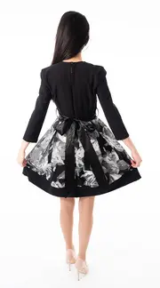 4. Thumb Floral Greys Print