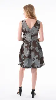 3. Thumb Lady Leaf Print