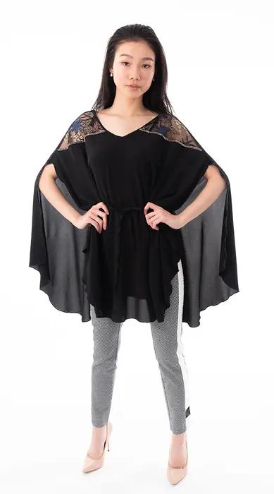 Madame Cape Black